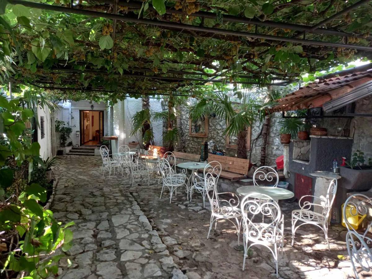 Heart Of Old Town Guesthouse Podgorica Exteriör bild